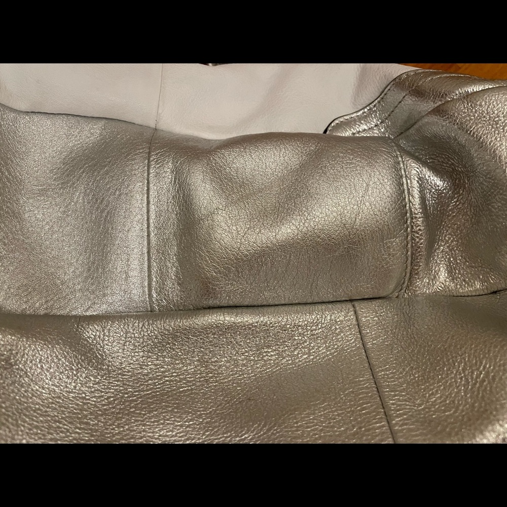 B. Mackowsky white/silver hobo bag - Picture 7 of 11